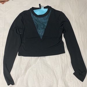 HM. Black long sleeve crop top
